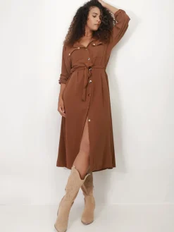 Hot La Modeuse Robe chemise mi-longue à ceinture Camelfoncé