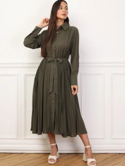 New La Modeuse Robe chemise plissée et ceinturée Kaki