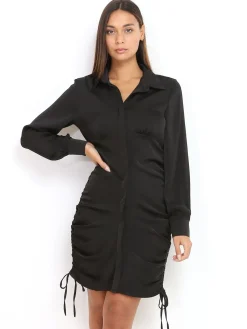 Sale La Modeuse Robe chemise satinée froncée Noir
