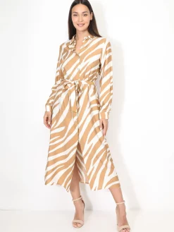 Discount La Modeuse Robe chemise texturée à motif zébré Taupe