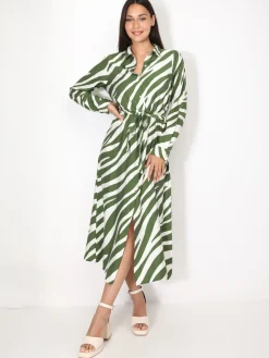 Online La Modeuse Robe chemise texturée à motif zébré Vert