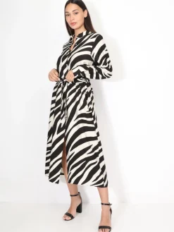 Clearance La Modeuse Robe chemise texturée à motif zébré Noir