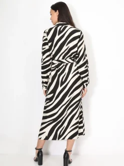 Clearance La Modeuse Robe chemise texturée à motif zébré Noir