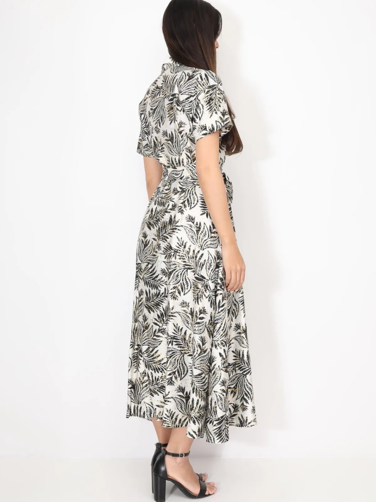 New La Modeuse Robe chemise évasée à motif tropical Noir