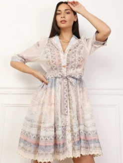Outlet La Modeuse Robe chemise évasée à motifs Beige
