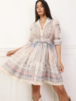 Outlet La Modeuse Robe chemise évasée à motifs Beige