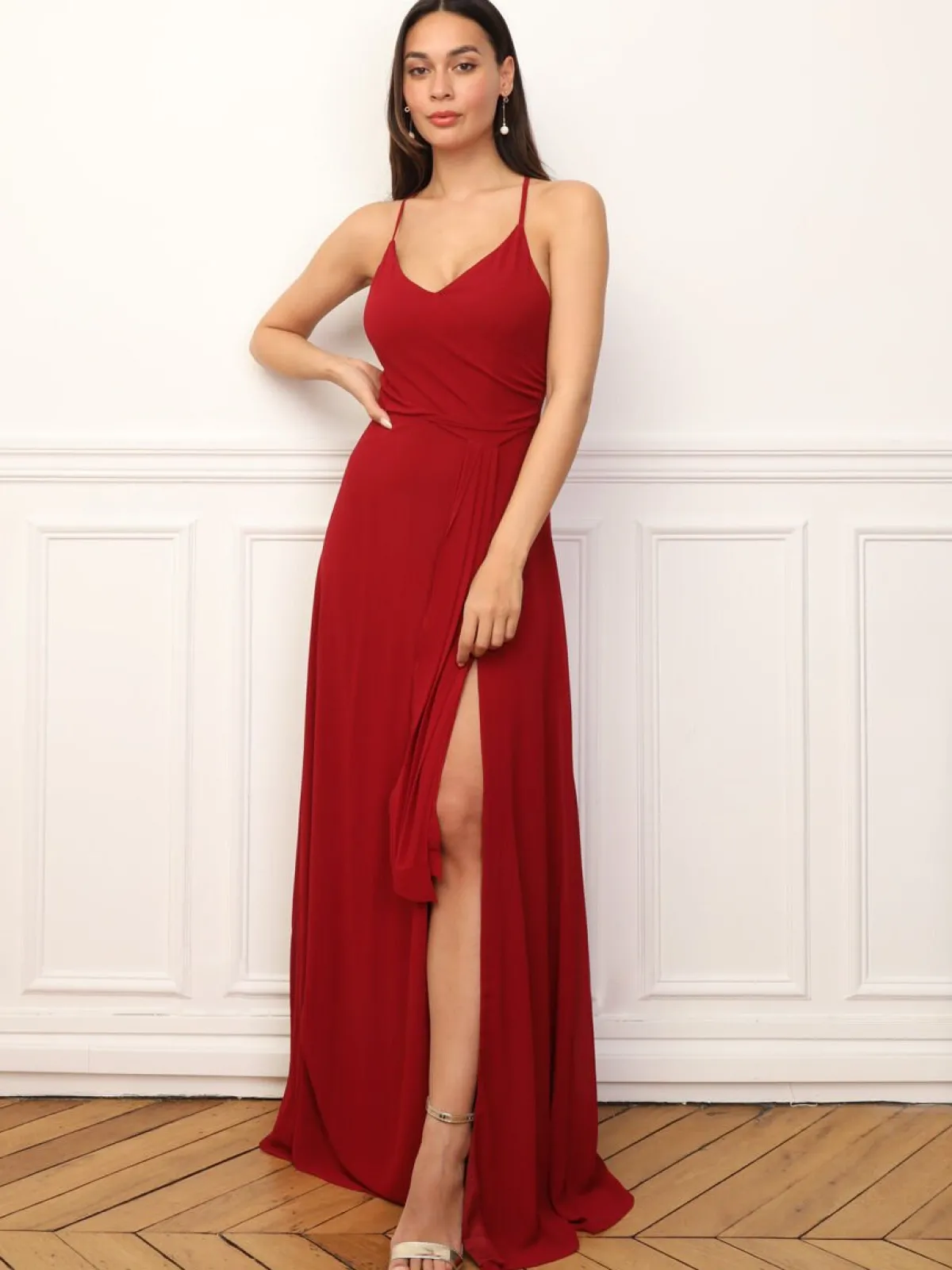 Outlet La Modeuse Robe de cérémonie fendue à volants Rougefoncé