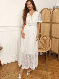 Sale La Modeuse Robe en dentelle avec broderie Beige