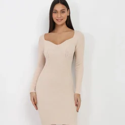 Online La Modeuse Robe en maille côtelée à encolure en coeur Beige