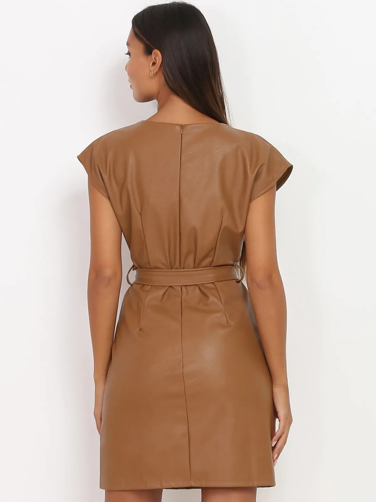 Hot La Modeuse Robe en simili à col fendu Camel