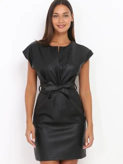 La Modeuse Robe en simili à col fendu Noir
