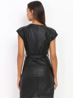 La Modeuse Robe en simili à col fendu Noir