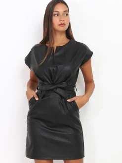 La Modeuse Robe en simili à col fendu Noir