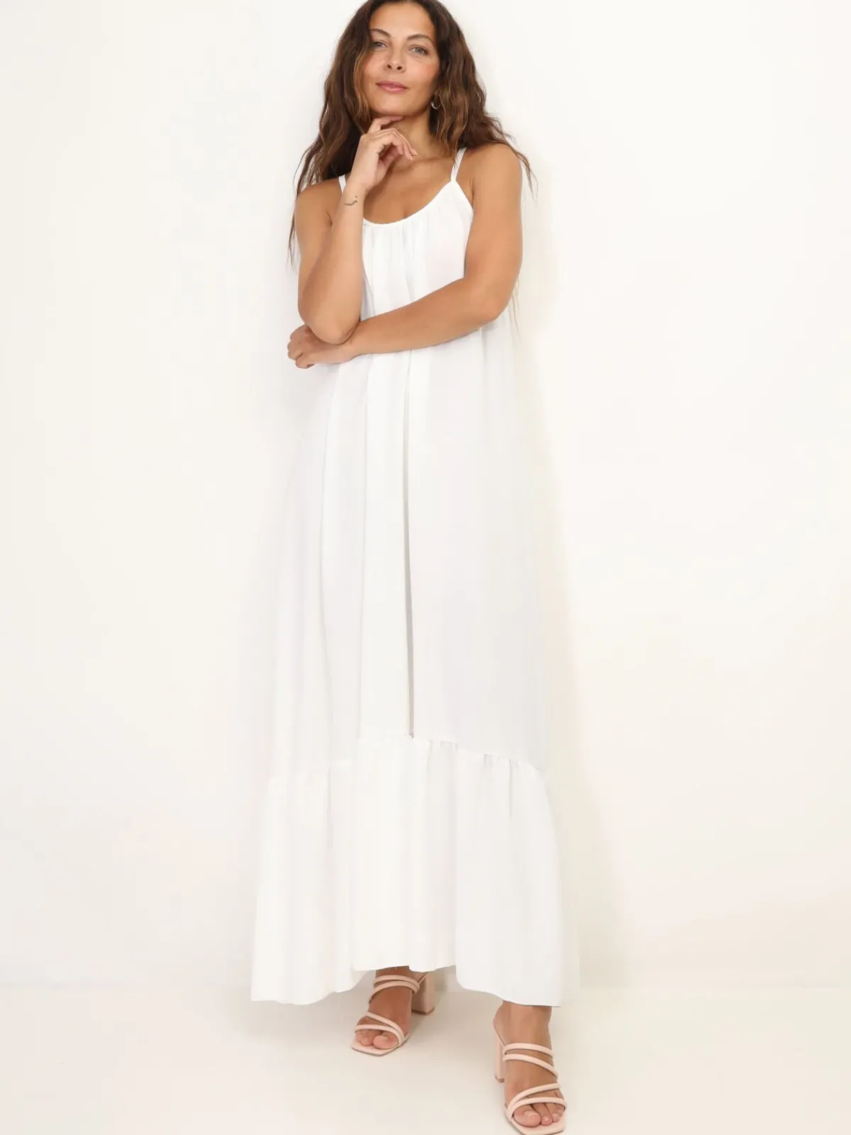 Outlet La Modeuse Robe fluide à bas évasé et volanté Blanc
