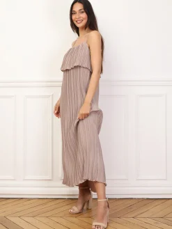 Hot La Modeuse Robe fluide et plissée à volants Taupe