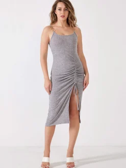 Outlet La Modeuse Robe froncée avec bretelles à détails dorés Gris