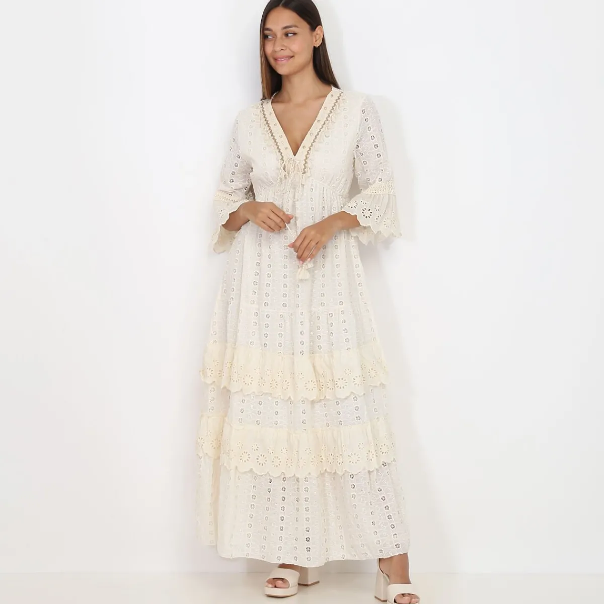 Online La Modeuse Robe longue en broderie anglaise à volants Beige