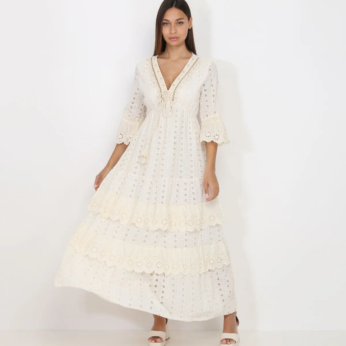 Online La Modeuse Robe longue en broderie anglaise à volants Beige