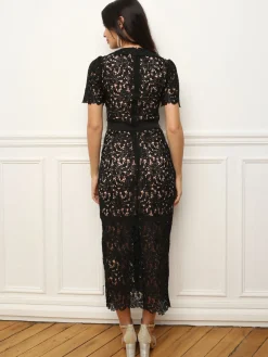 Outlet La Modeuse Robe longue en dentelle à boutons Noir