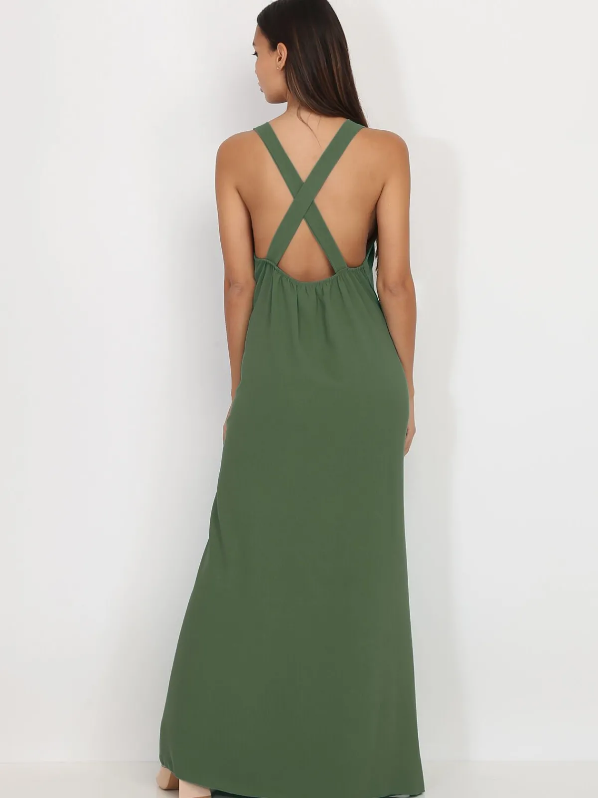 Outlet La Modeuse Robe longue et ample à dos croisé Kaki