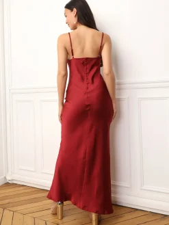 Best La Modeuse Robe longue satinée à col bénitier Bordeaux