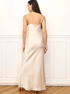 Sale La Modeuse Robe longue satinée à col bénitier Beige