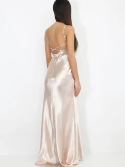La Modeuse Robe longue satinée à col bénitier Beige