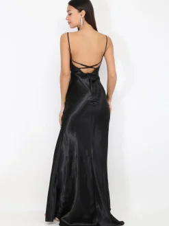 New La Modeuse Robe longue satinée à col bénitier Noir