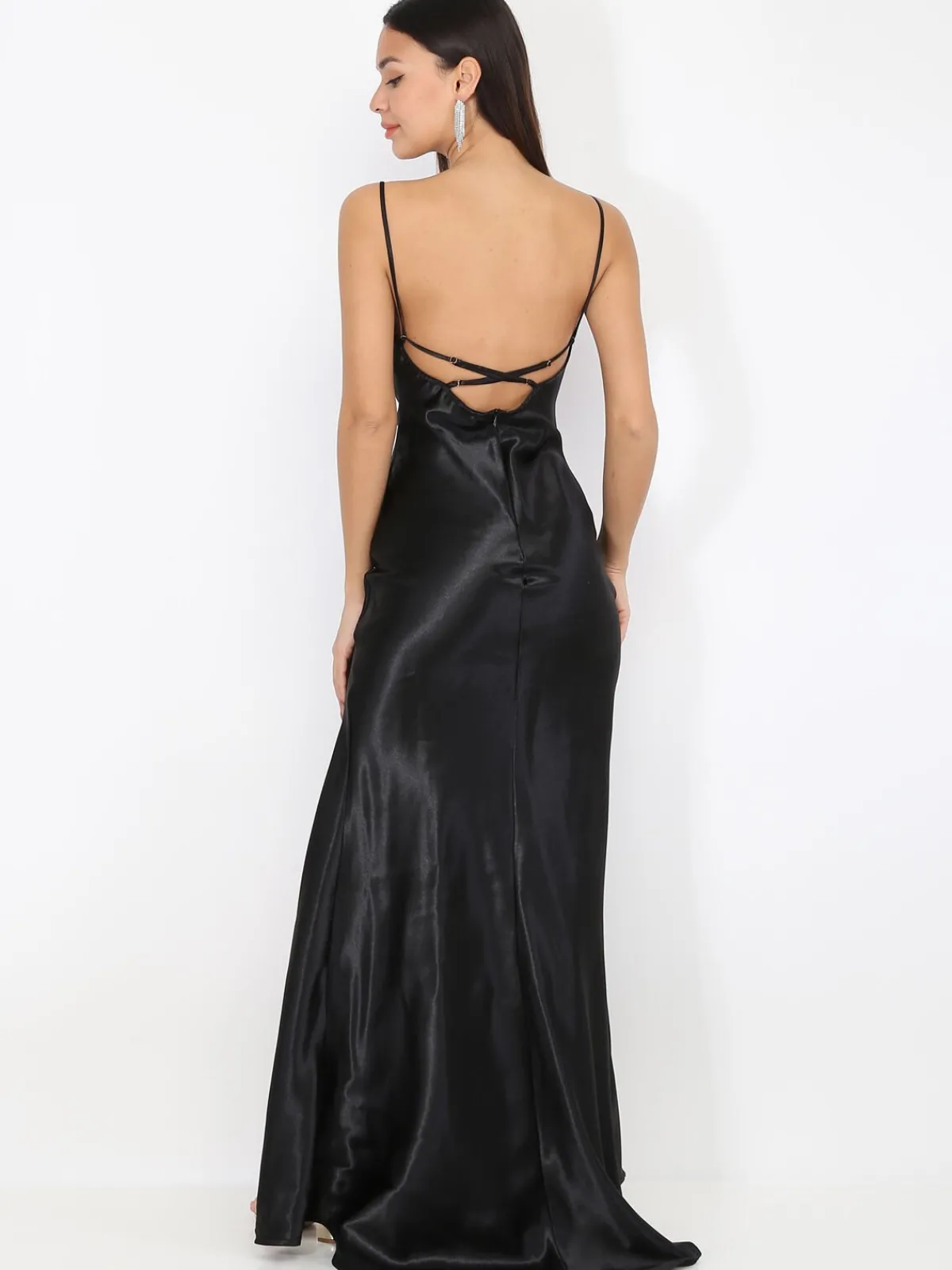 New La Modeuse Robe longue satinée à col bénitier Noir