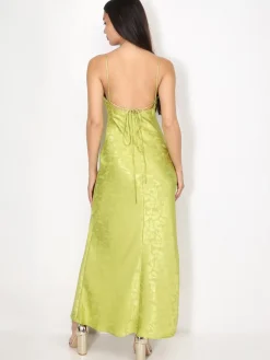 Outlet La Modeuse Robe longue satinée à motif floral VertOlive