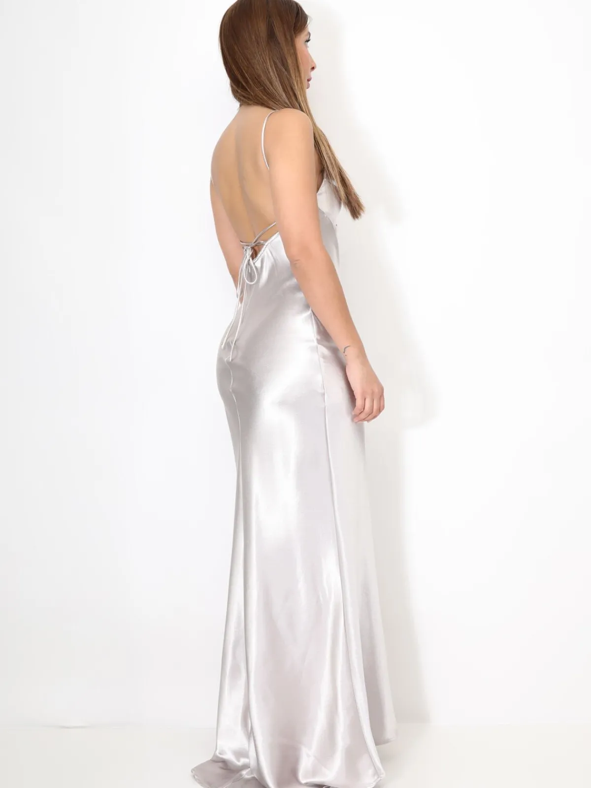 Discount La Modeuse Robe longue satinée et fendue Taupe