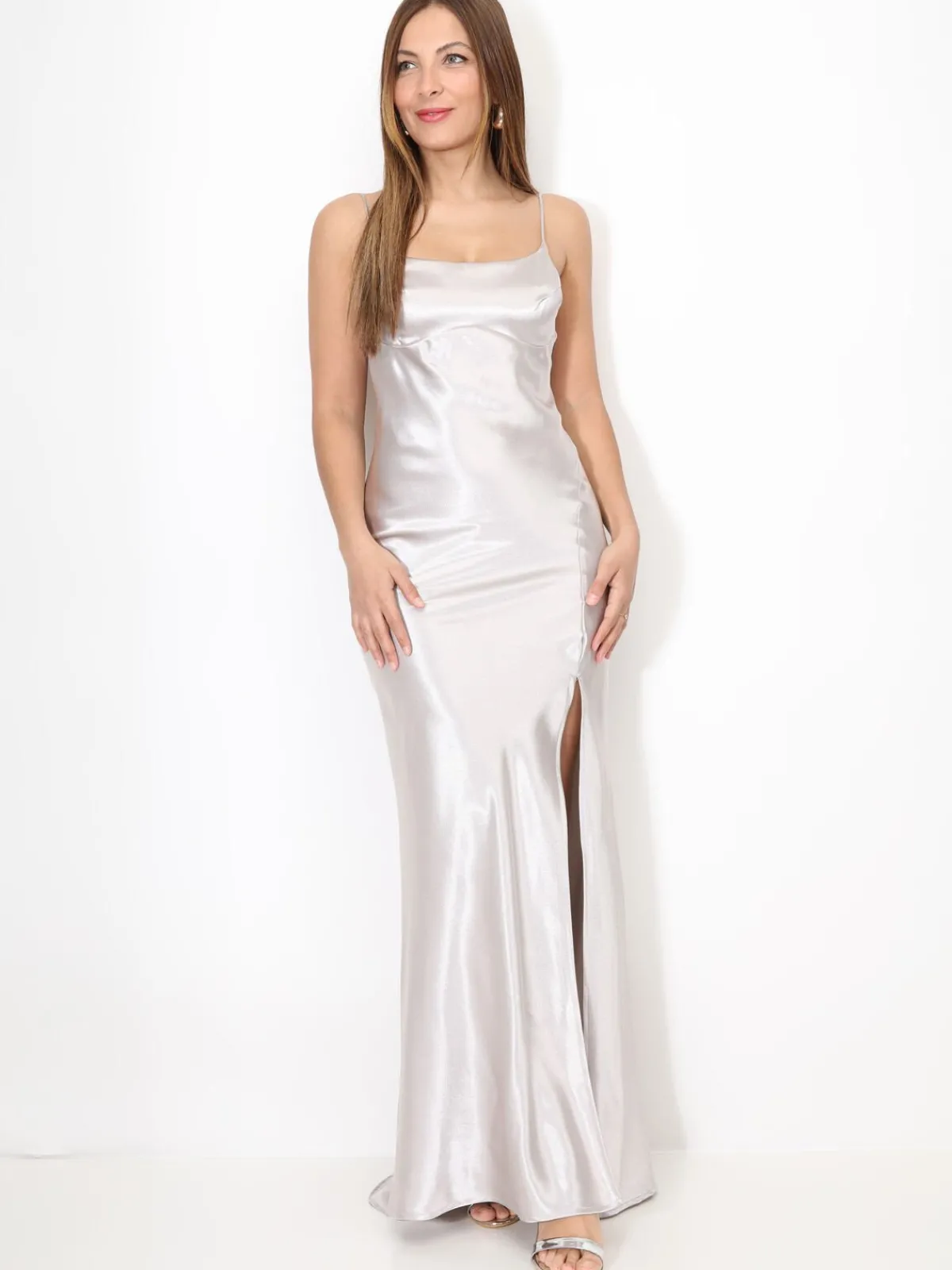 Discount La Modeuse Robe longue satinée et fendue Taupe