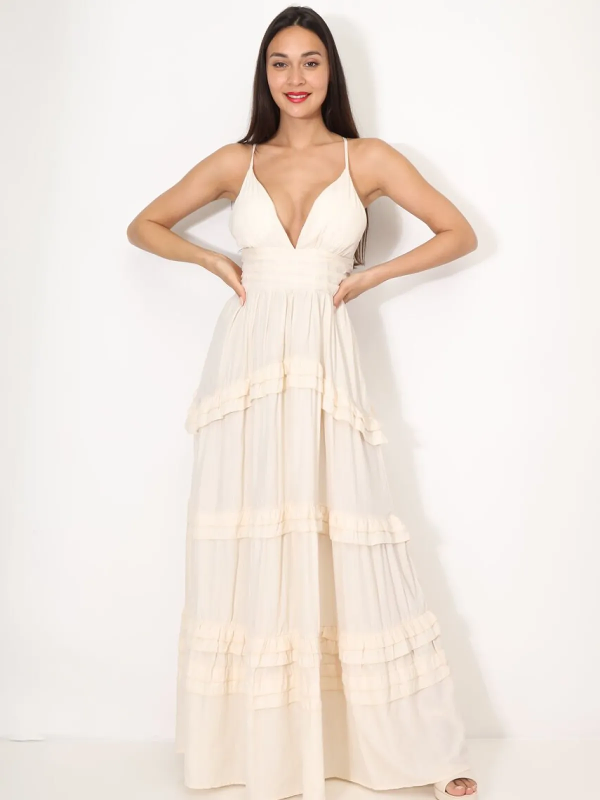 Outlet La Modeuse Robe longue évasée à volants Beige