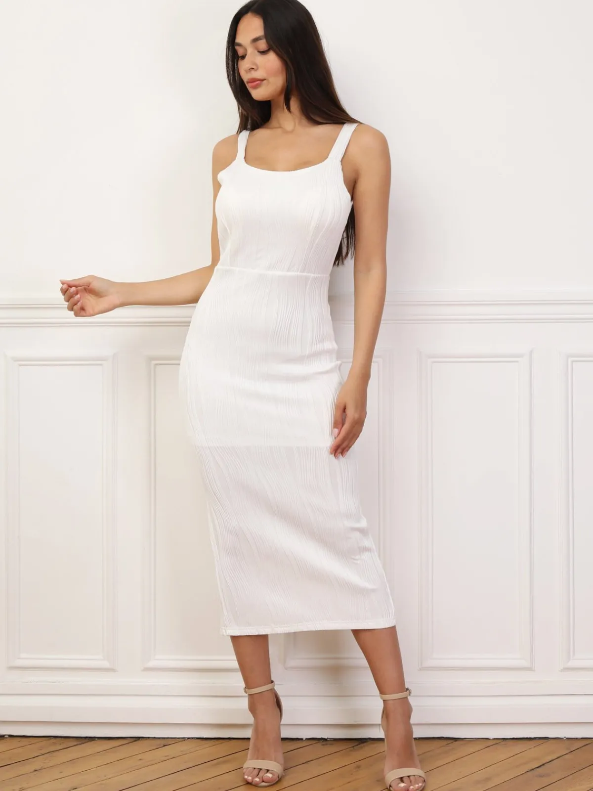 La Modeuse Robe moulante à motif en relief Blanc