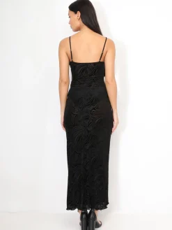 Outlet La Modeuse Robe moulante en velours zébré Noir