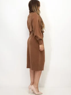 Best La Modeuse Robe pull à ceinture et boutons Marron