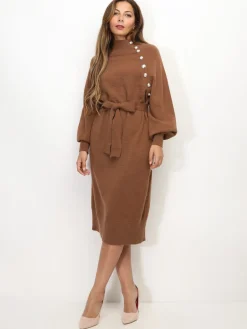 Best La Modeuse Robe pull à ceinture et boutons Marron