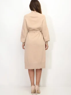 Sale La Modeuse Robe pull à ceinture et boutons Beige