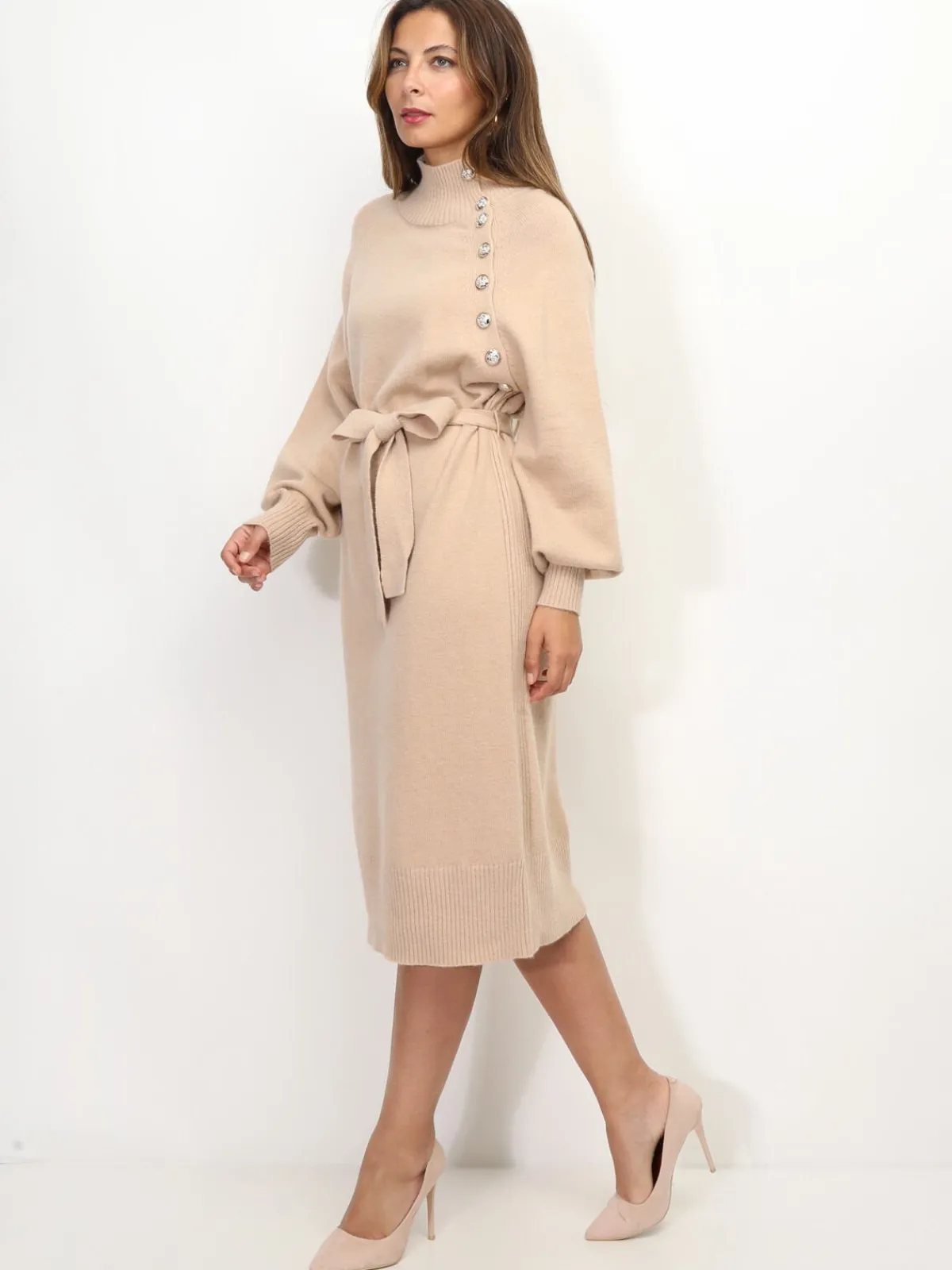 Sale La Modeuse Robe pull à ceinture et boutons Beige