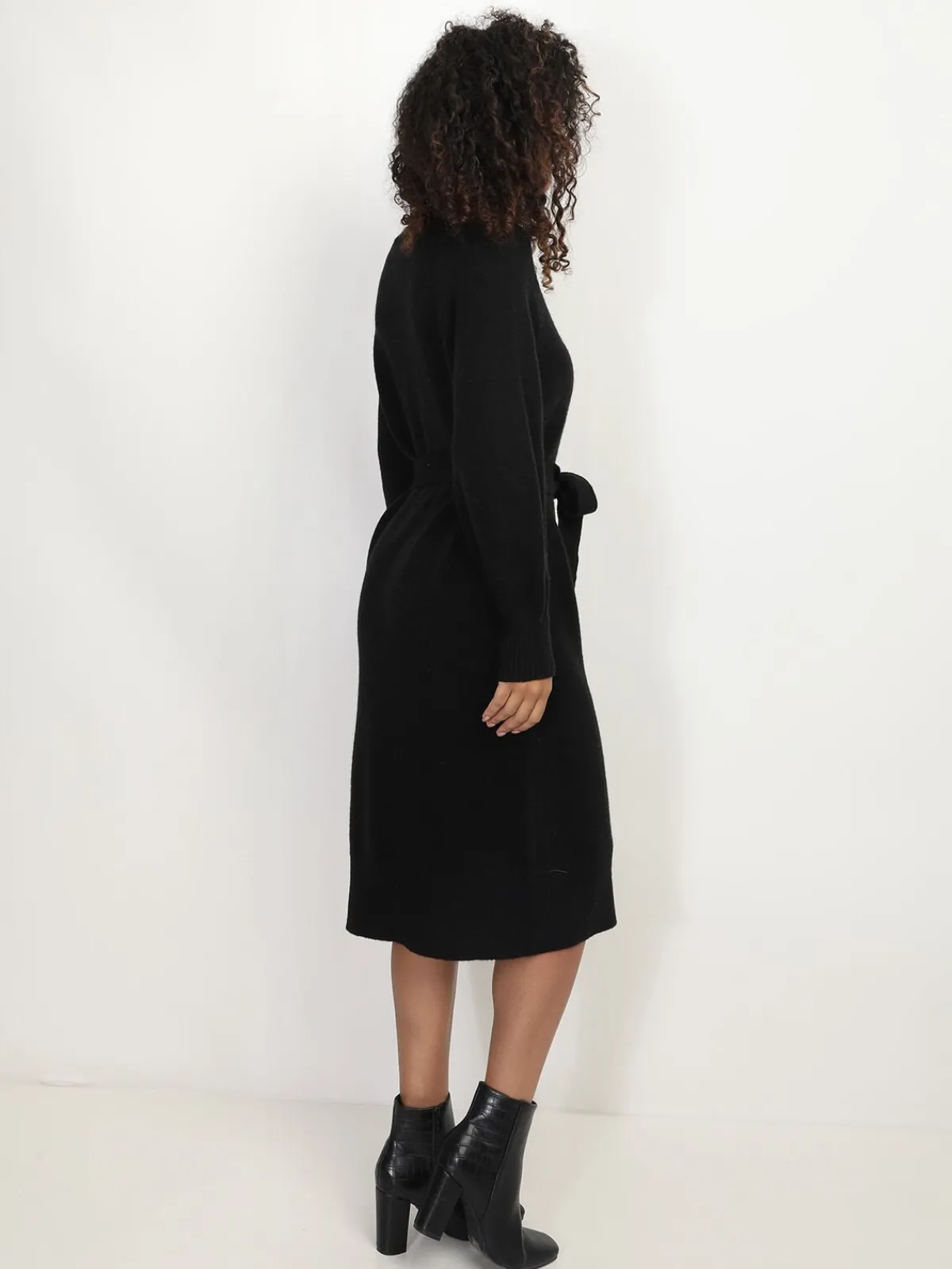 New La Modeuse Robe pull à ceinture et boutons Noir