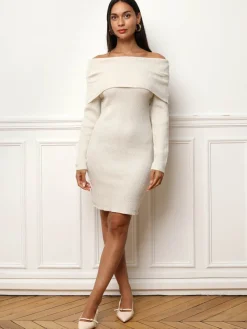 La Modeuse Robe pull à col bardot et sequins Beige
