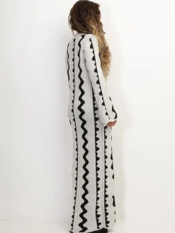 New La Modeuse Robe pull longue à motif vagues Beige