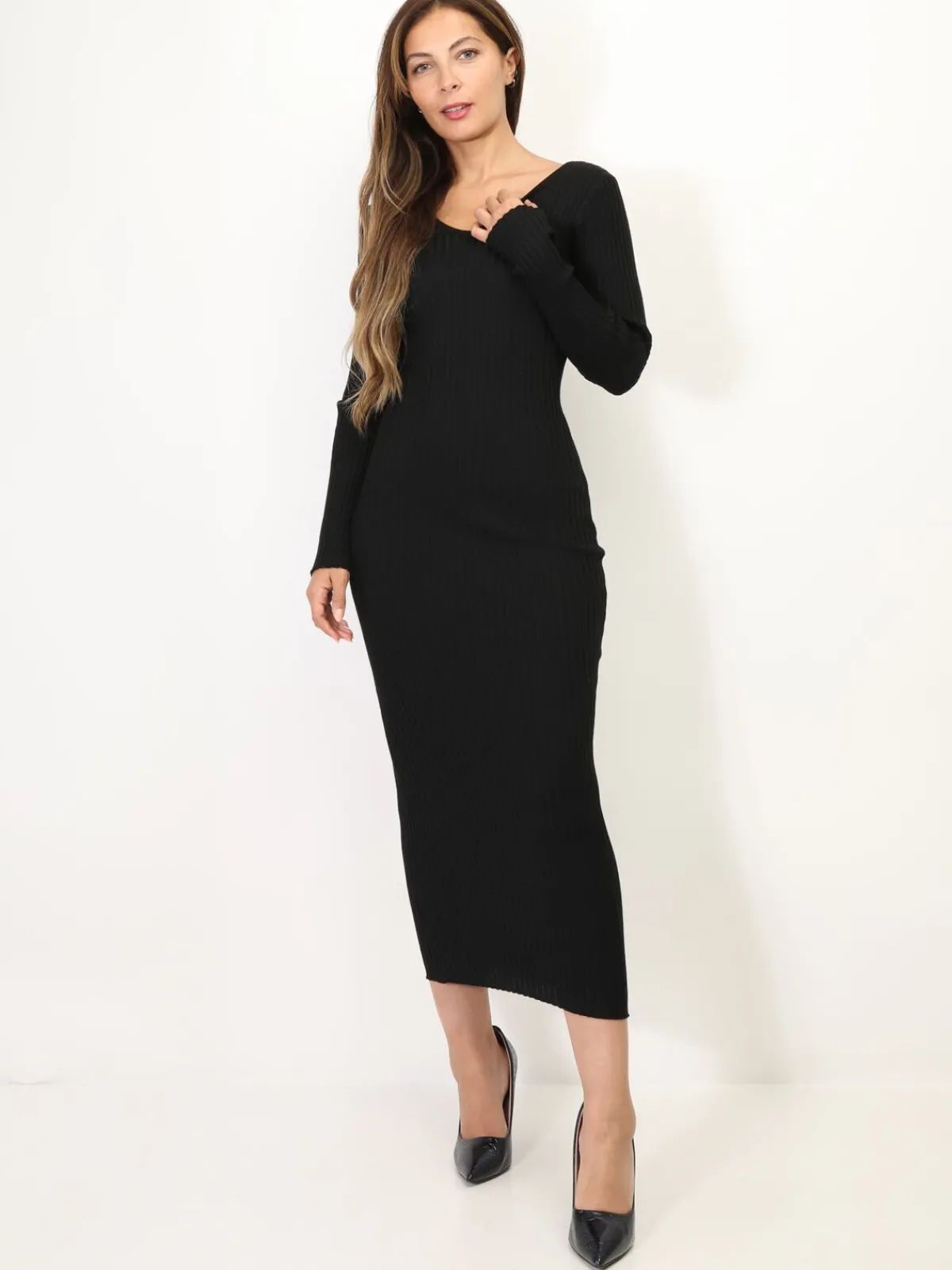 Sale La Modeuse Robe pull longue côtelée à col V Noir