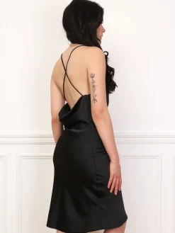 Clearance La Modeuse Robe satinée à col bénitier et bretelles Noir