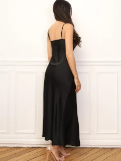 La Modeuse Robe satinée à détail fleur Noir
