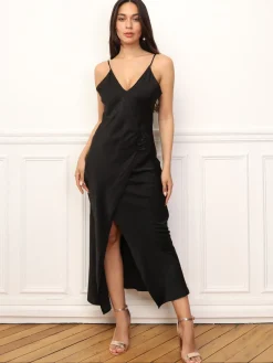 La Modeuse Robe satinée à détail fleur Noir