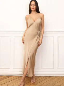 Hot La Modeuse Robe satinée à détail fleur Dorérose