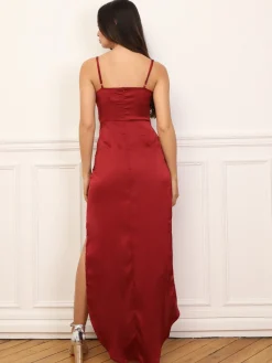 New La Modeuse Robe satinée asymétrique et fendue Rougefoncé