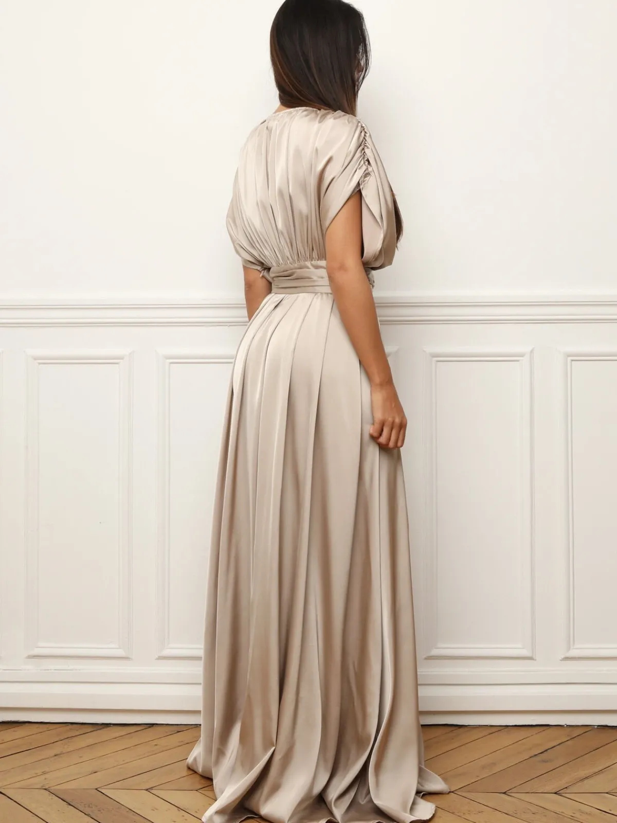 New La Modeuse Robe satinée et froncée style portefeuille Champagne