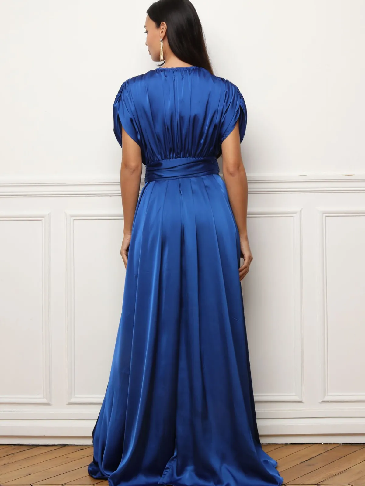 Best La Modeuse Robe satinée et froncée style portefeuille Bleu